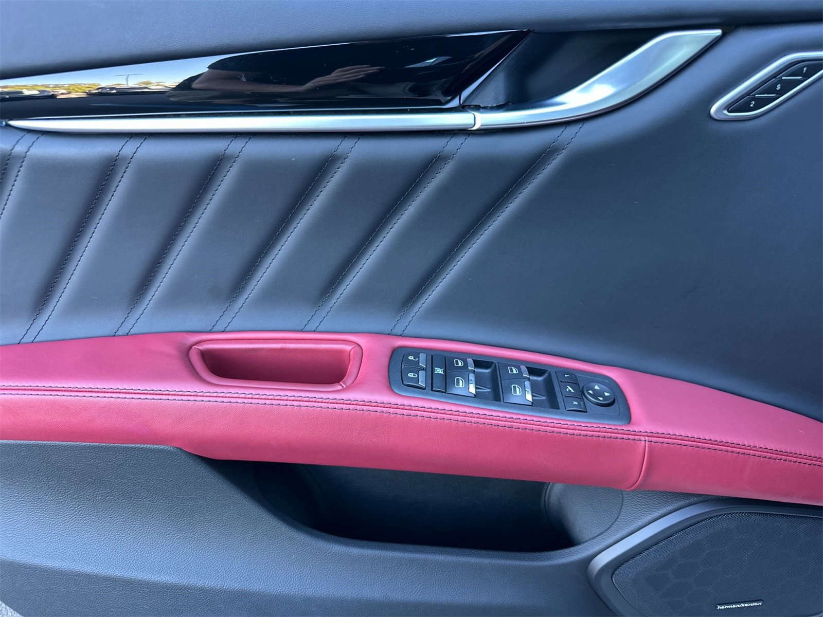 Used 2023 Maserati Ghibli Trofeo image 11