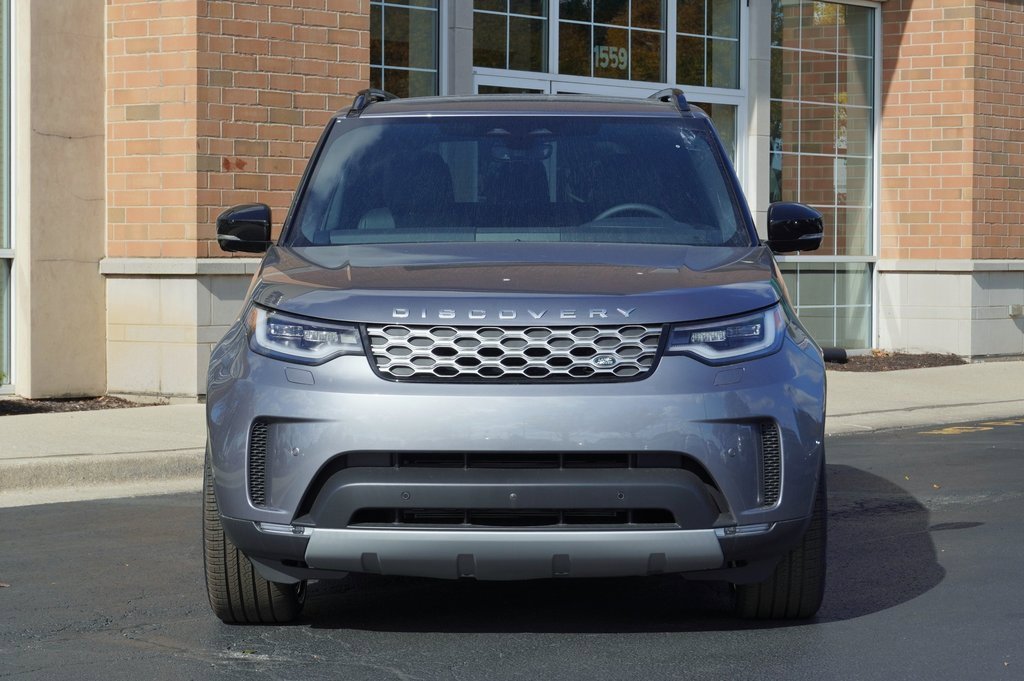 New 2025 Land Rover Discovery S image 3