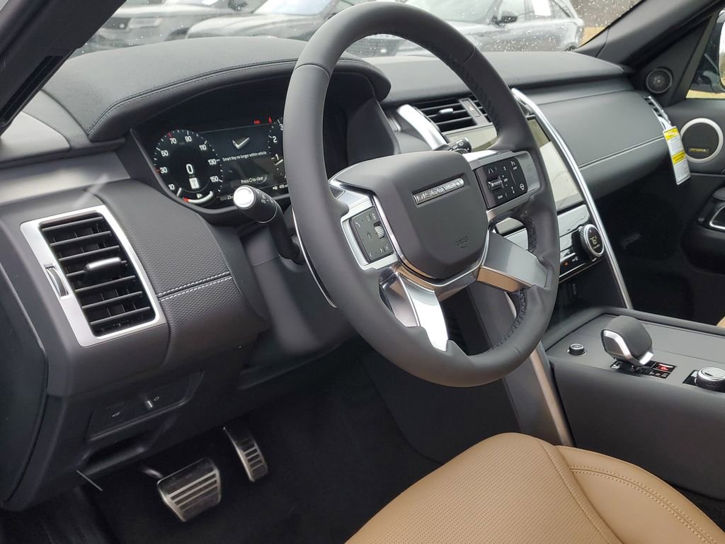 New 2026 Land Rover Discovery Dynamic SE image 7