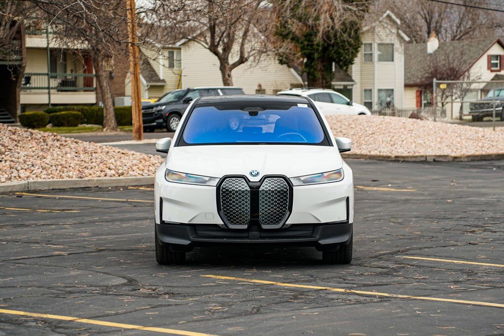 Used 2025 BMW iX xDrive50 image 2