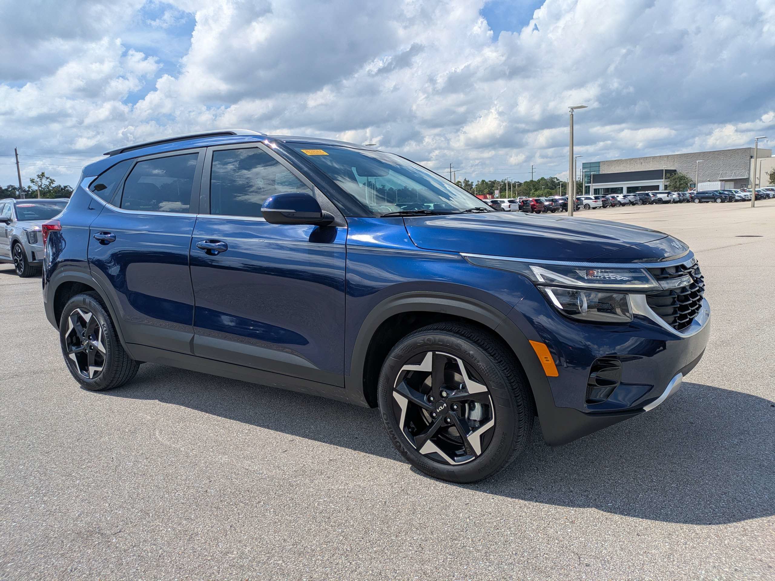 Certified 2024 Kia Seltos EX FWD image 2