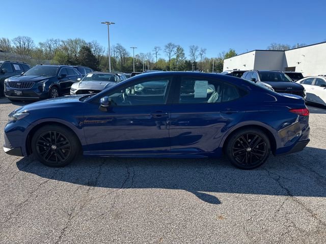 Used 2025 Toyota Camry SE FWD image 4