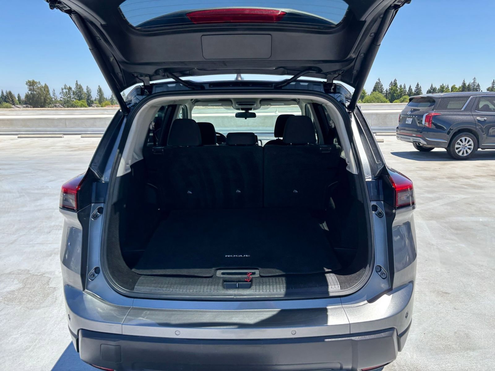 Used 2024 Nissan Rogue SV FWD image 34