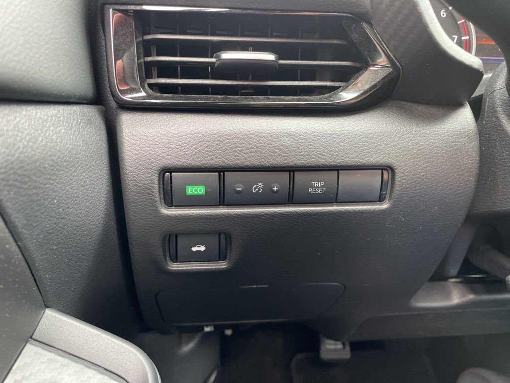 Used 2025 Nissan Sentra SV FWD image 25