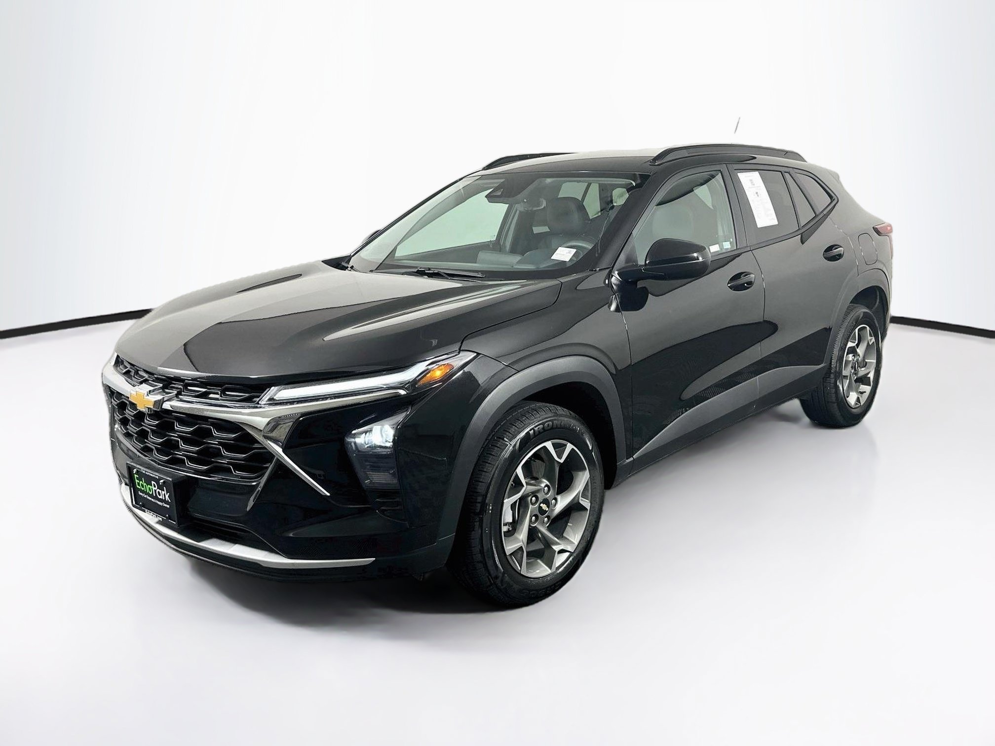 Used 2026 Chevrolet Trax LT FWD image 3