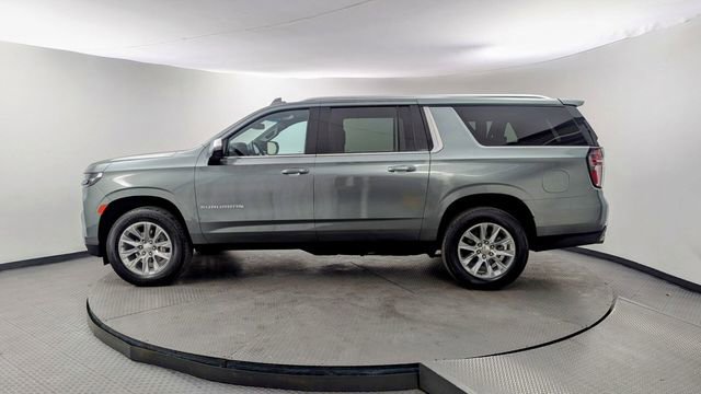 Used 2023 Chevrolet Suburban Premier image 9