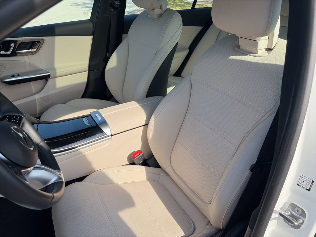 Used 2025 Mercedes-Benz C 300 4MATIC Sedan image 22