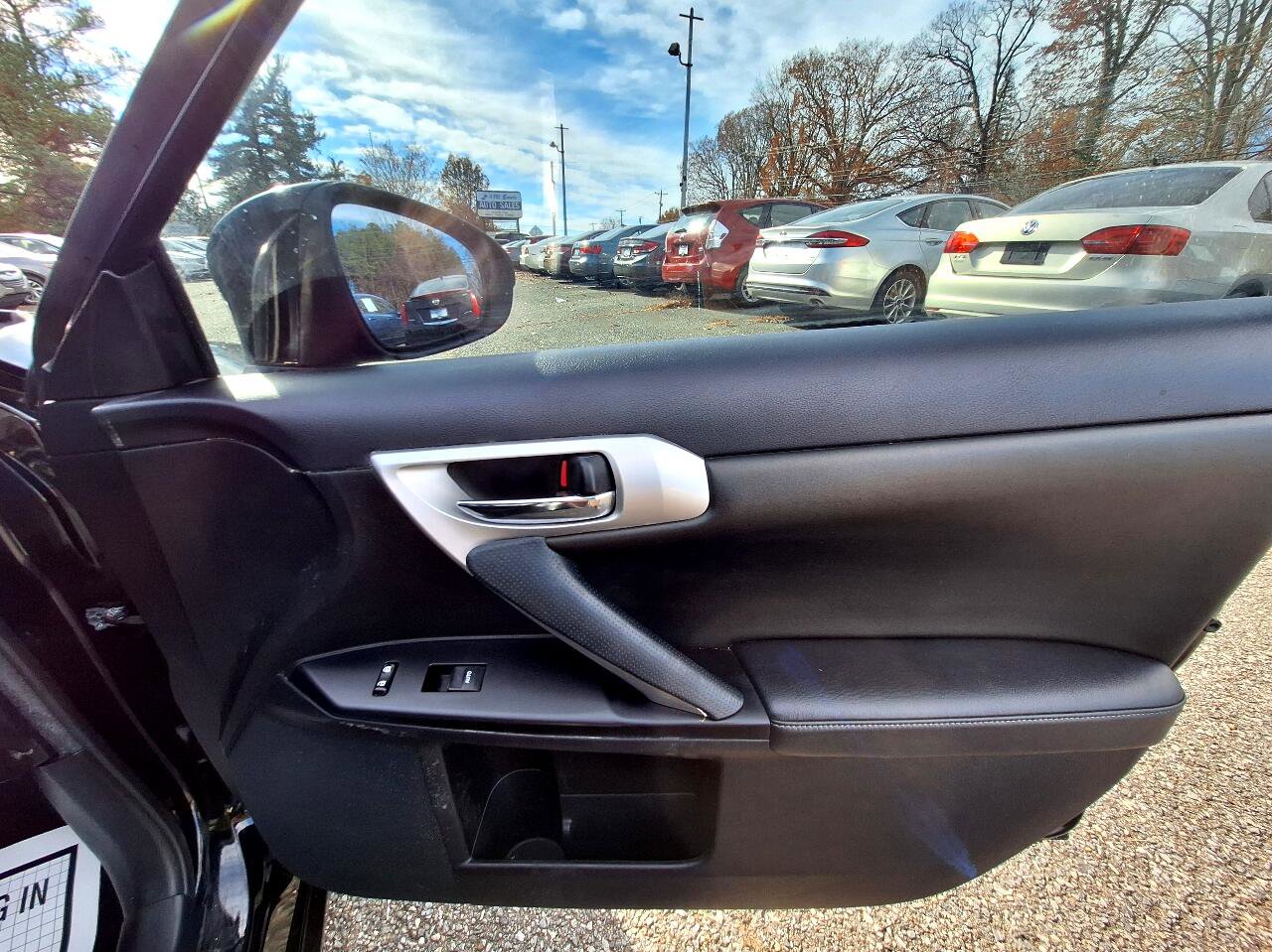 Used 2011 Lexus CT 200h Premium w/ Premium Audio Pkg image 32