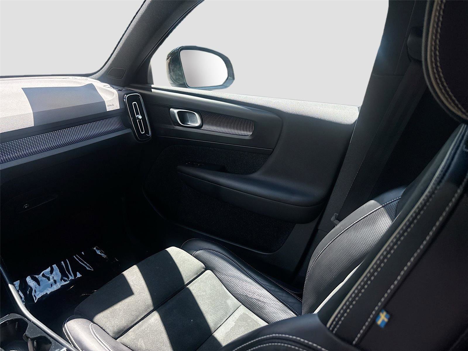 Used 2019 Volvo XC40 T5 R-Design AWD/4WD image 25
