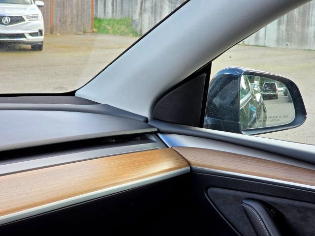 Used 2023 Tesla Model Y Performance image 19