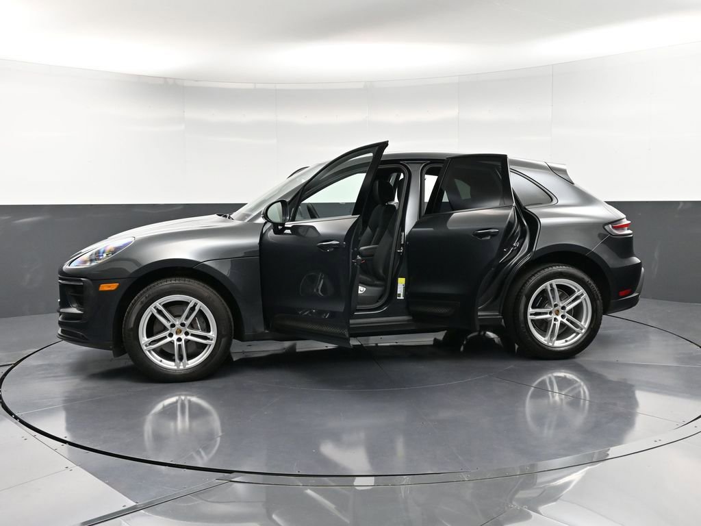 Certified 2025 Porsche Macan image 36