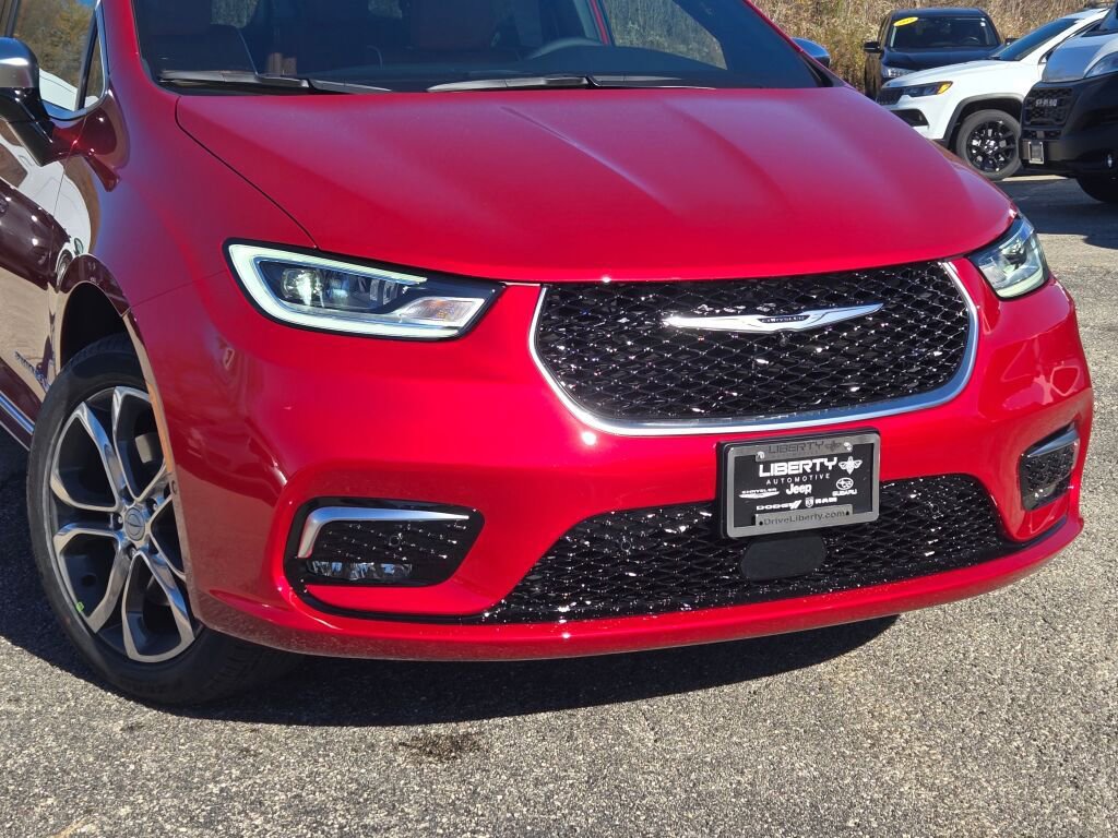 New 2026 Chrysler Pacifica Pinnacle image 4