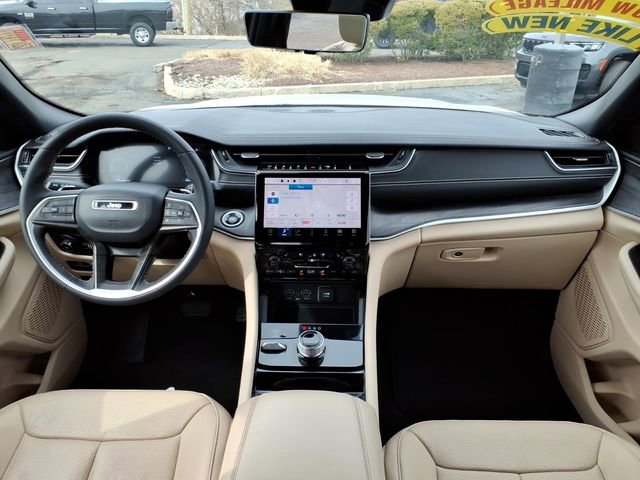 Certified 2023 Jeep Grand Cherokee Limited w/ Luxury Tech Group II image 17