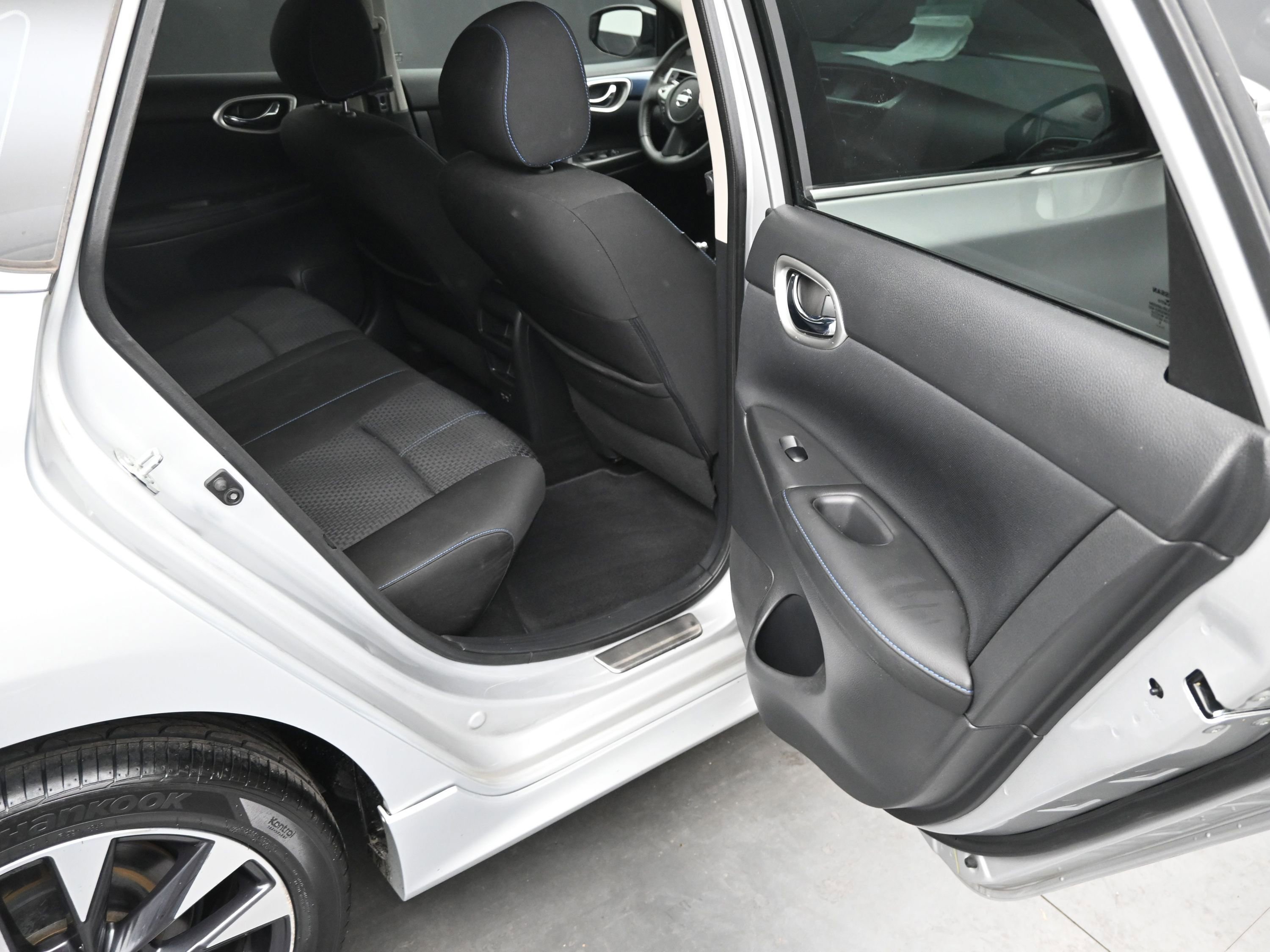 Used 2018 Nissan Sentra SR w/ Technology Package image 12