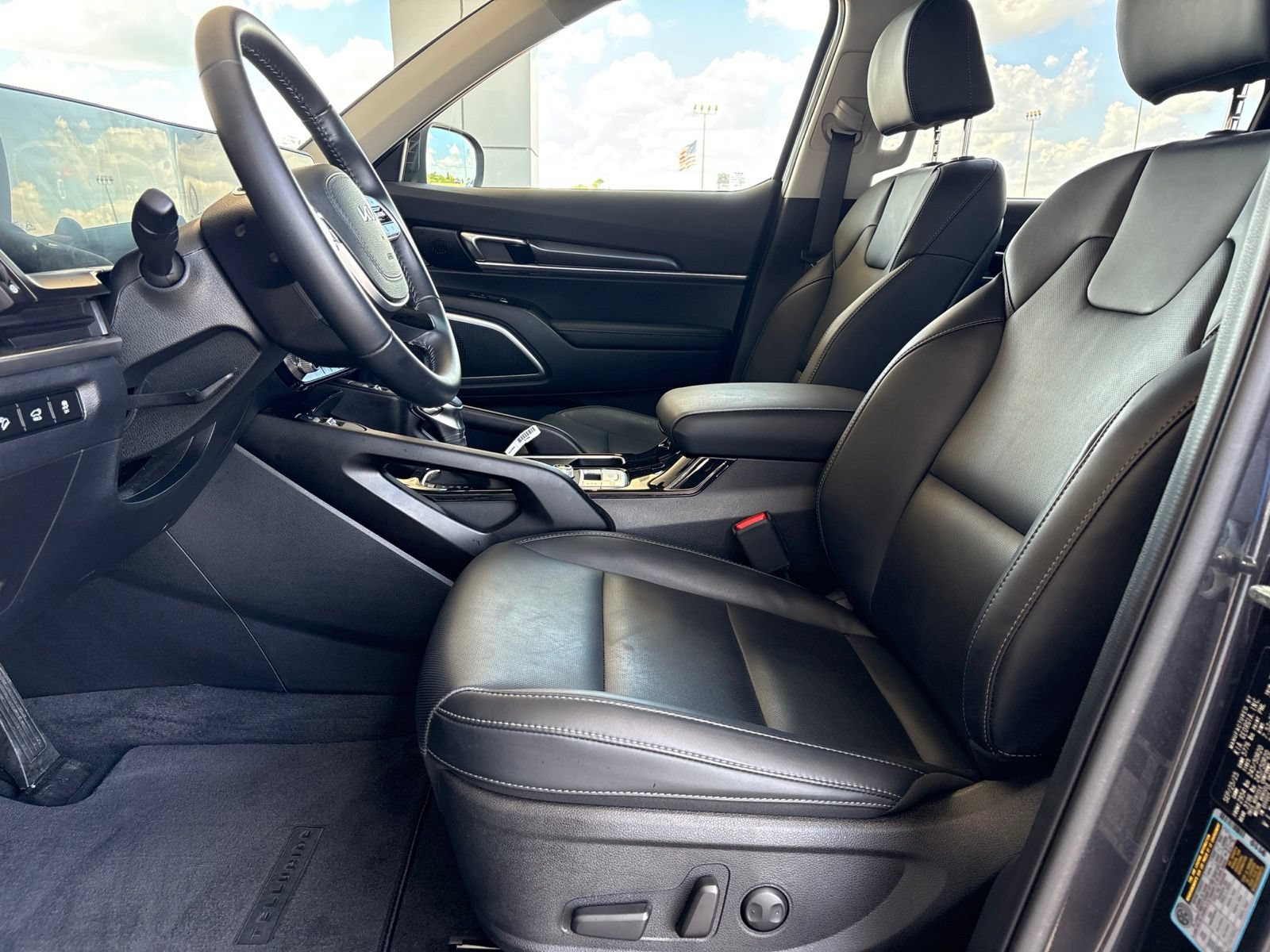 Used 2025 Kia Telluride S FWD image 14