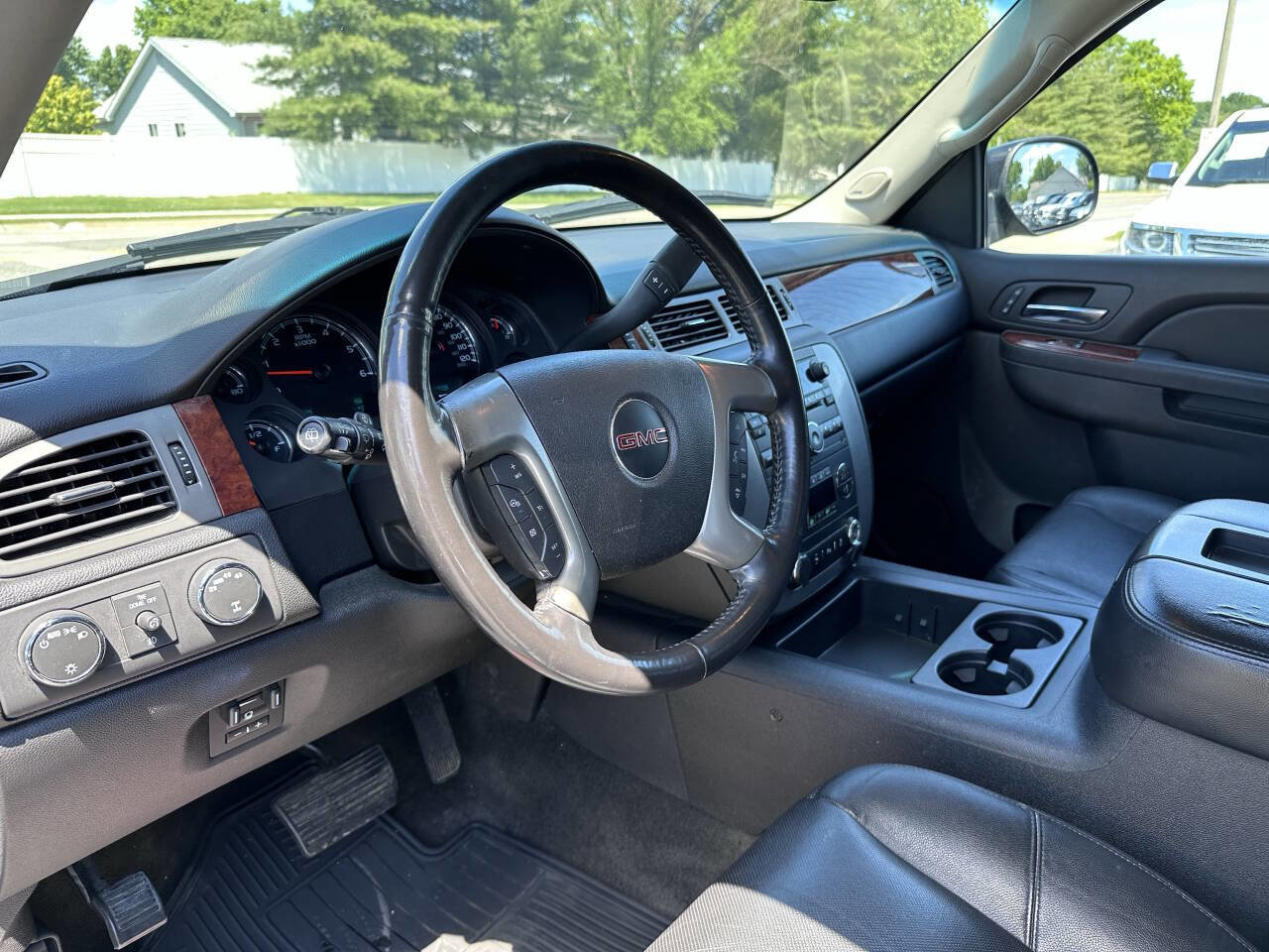 Used 2012 GMC Yukon SLT w/ SLT-2 Equipment Package AWD/4WD image 18