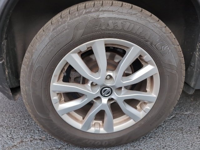 Used 2017 Nissan Rogue SV image 8