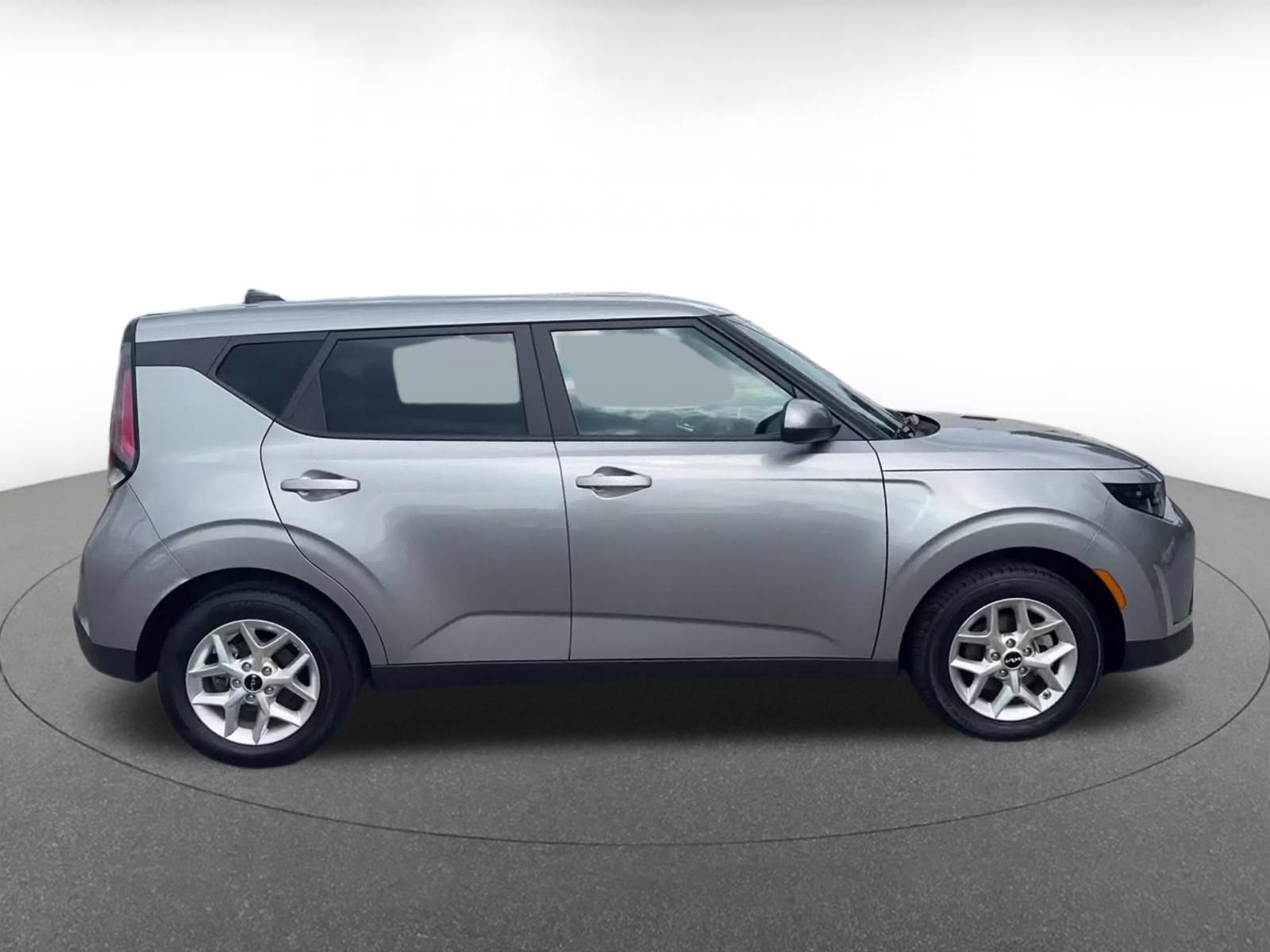 Used 2025 Kia Soul LX w/ LX Technology Package FWD image 16