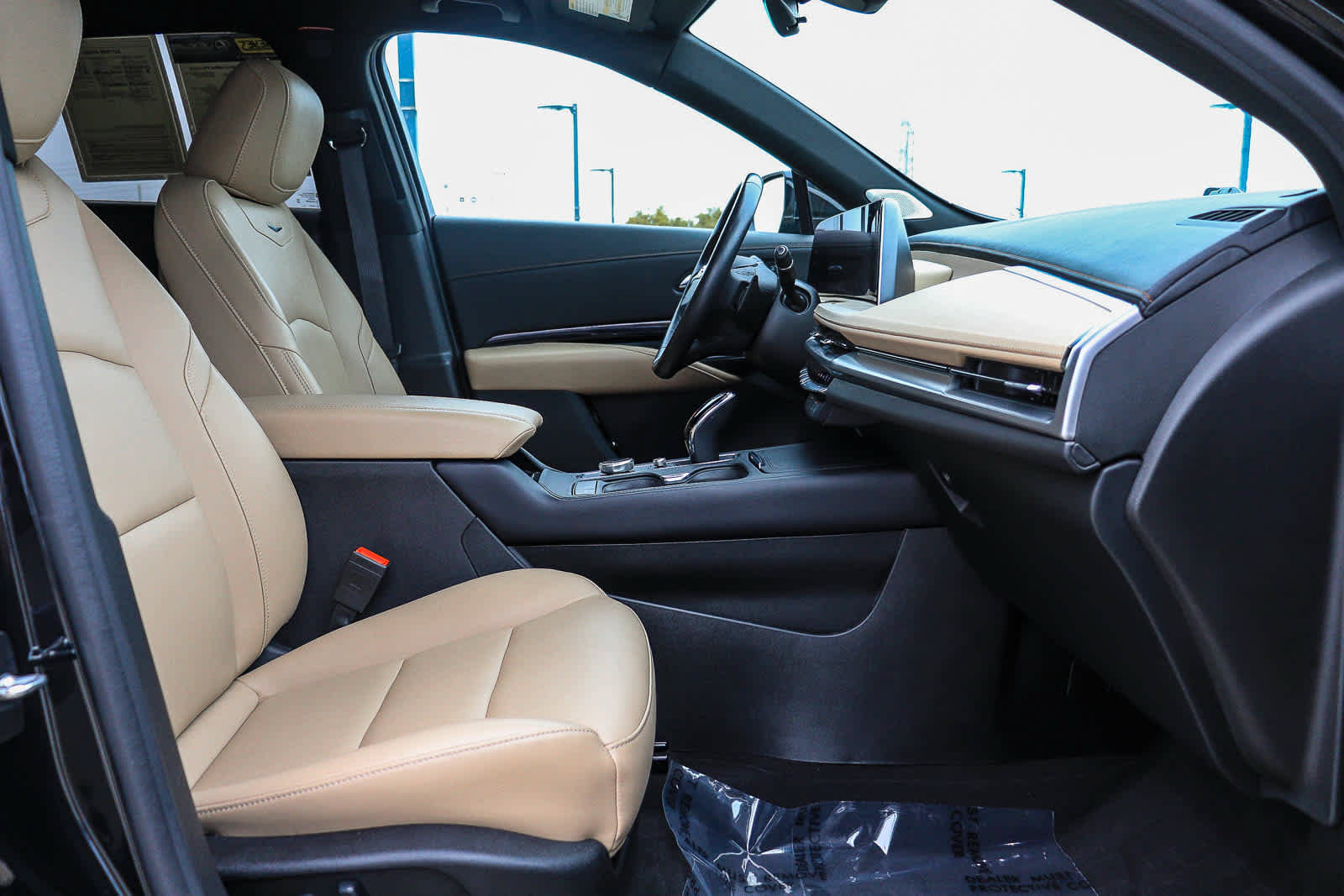 Used 2024 Cadillac XT4 Luxury w/ Cold Weather Package FWD image 16