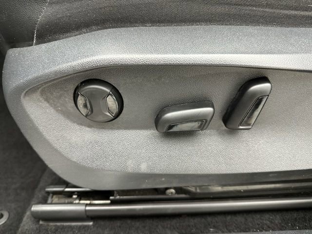 Used 2023 Volkswagen Tiguan SE R-Line image 13