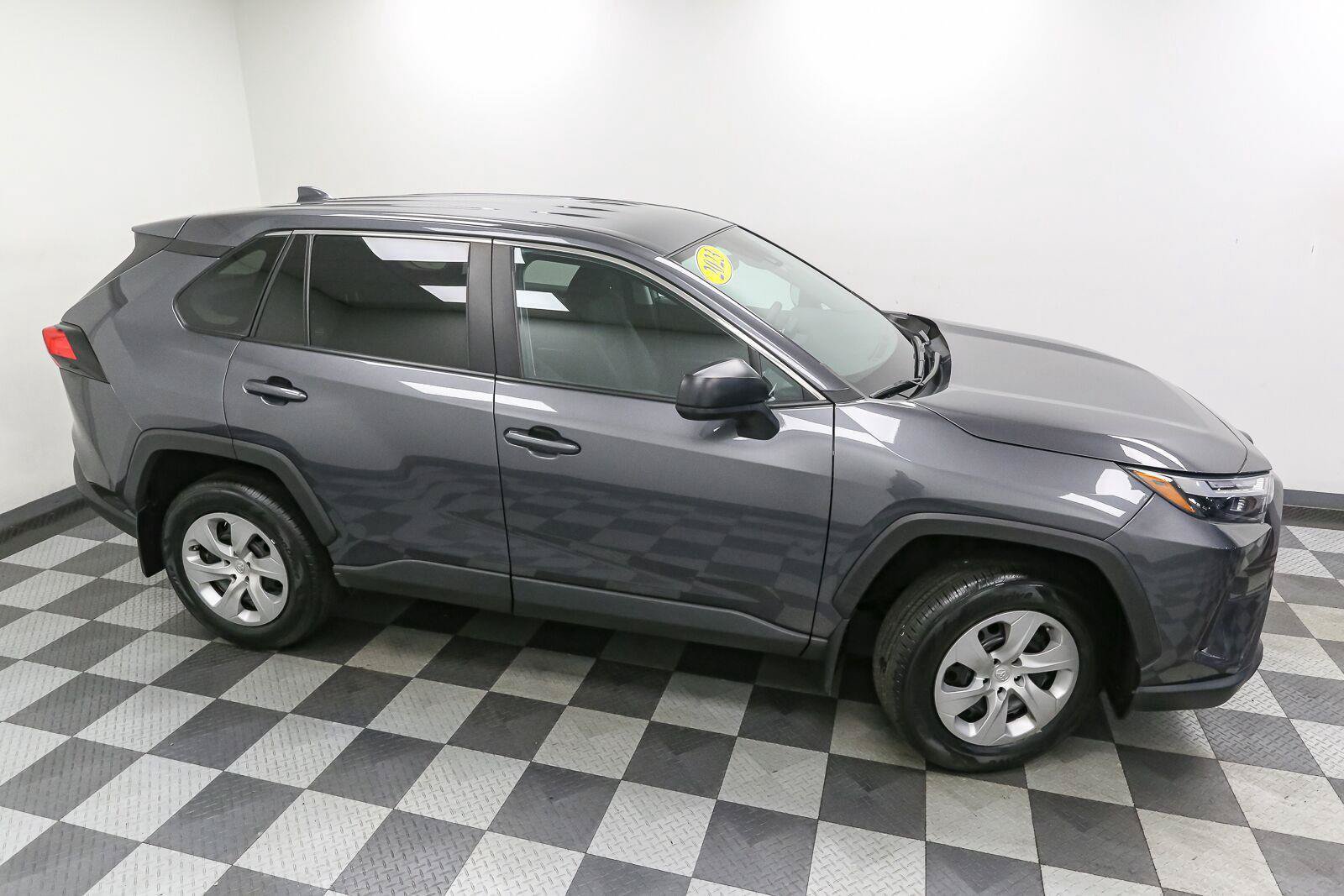 Certified 2023 Toyota RAV4 LE AWD/4WD image 6