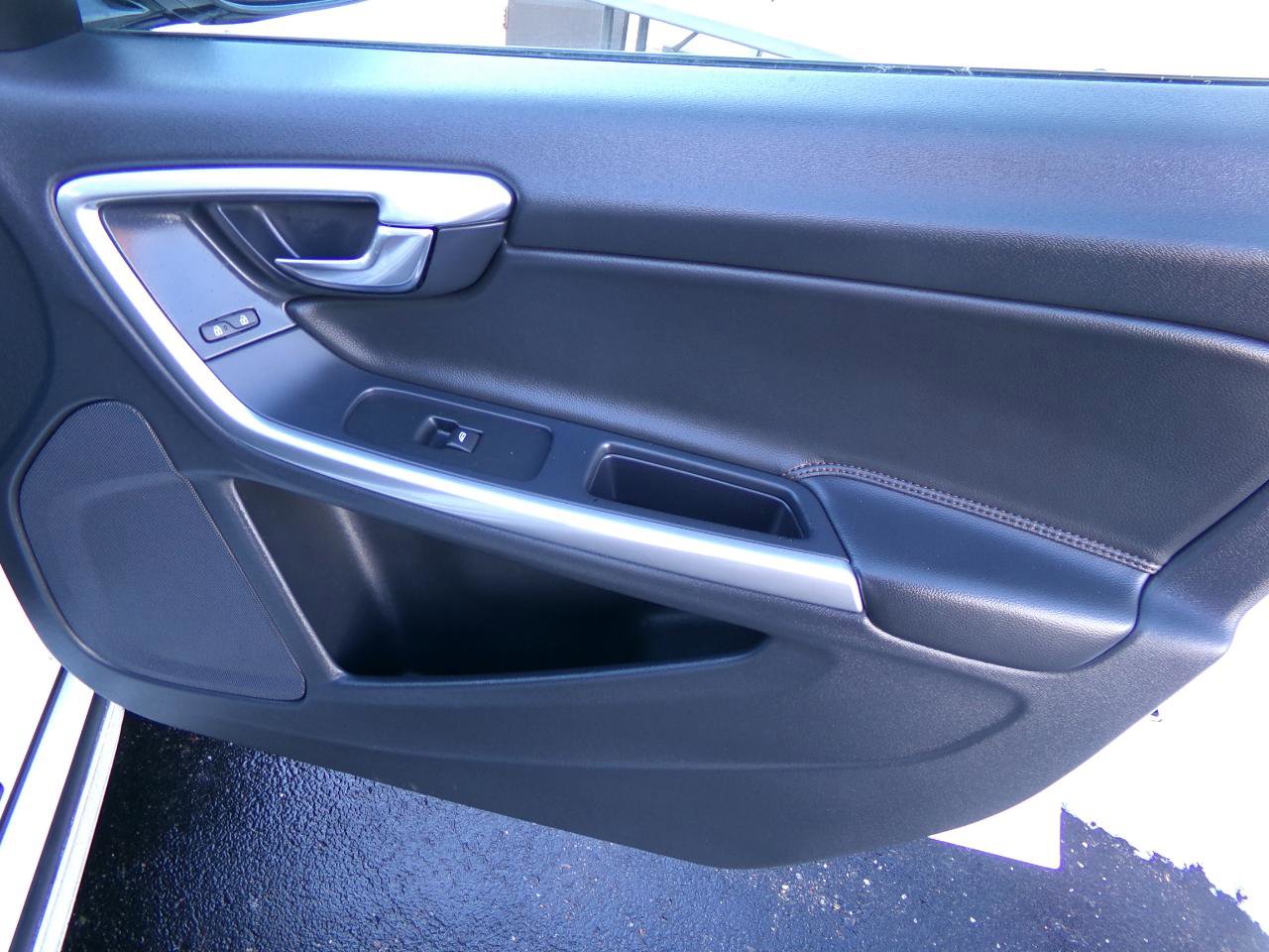 Used 2018 Volvo V60 T5 Cross Country w/ Convenience Package image 38