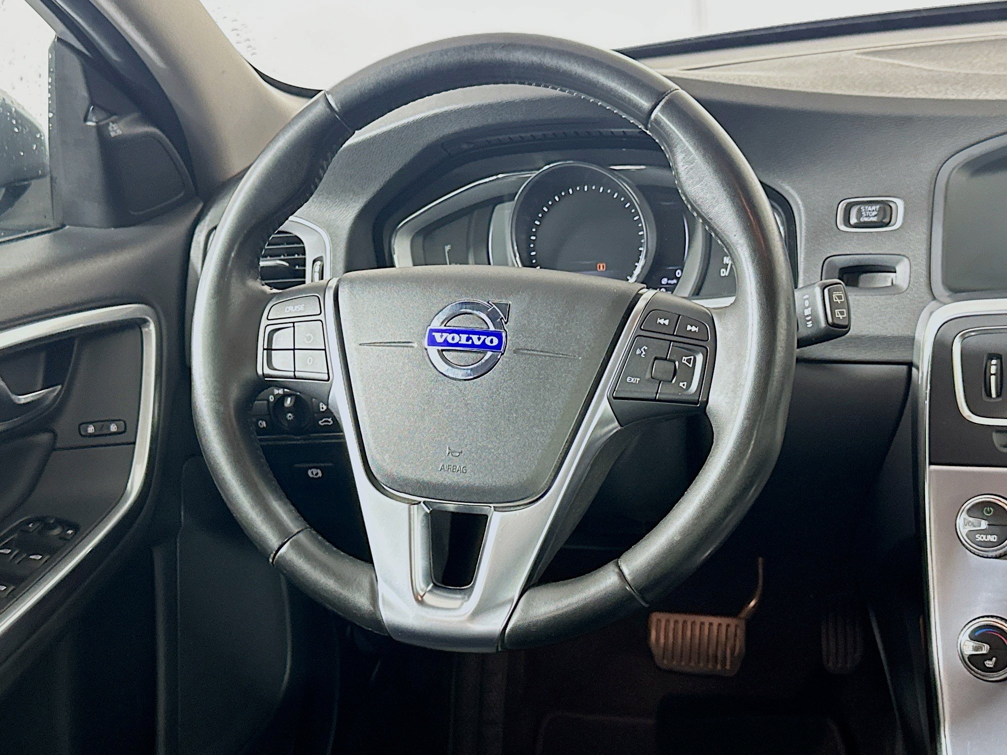 Used 2018 Volvo V60 T5 Dynamic AWD/4WD image 18