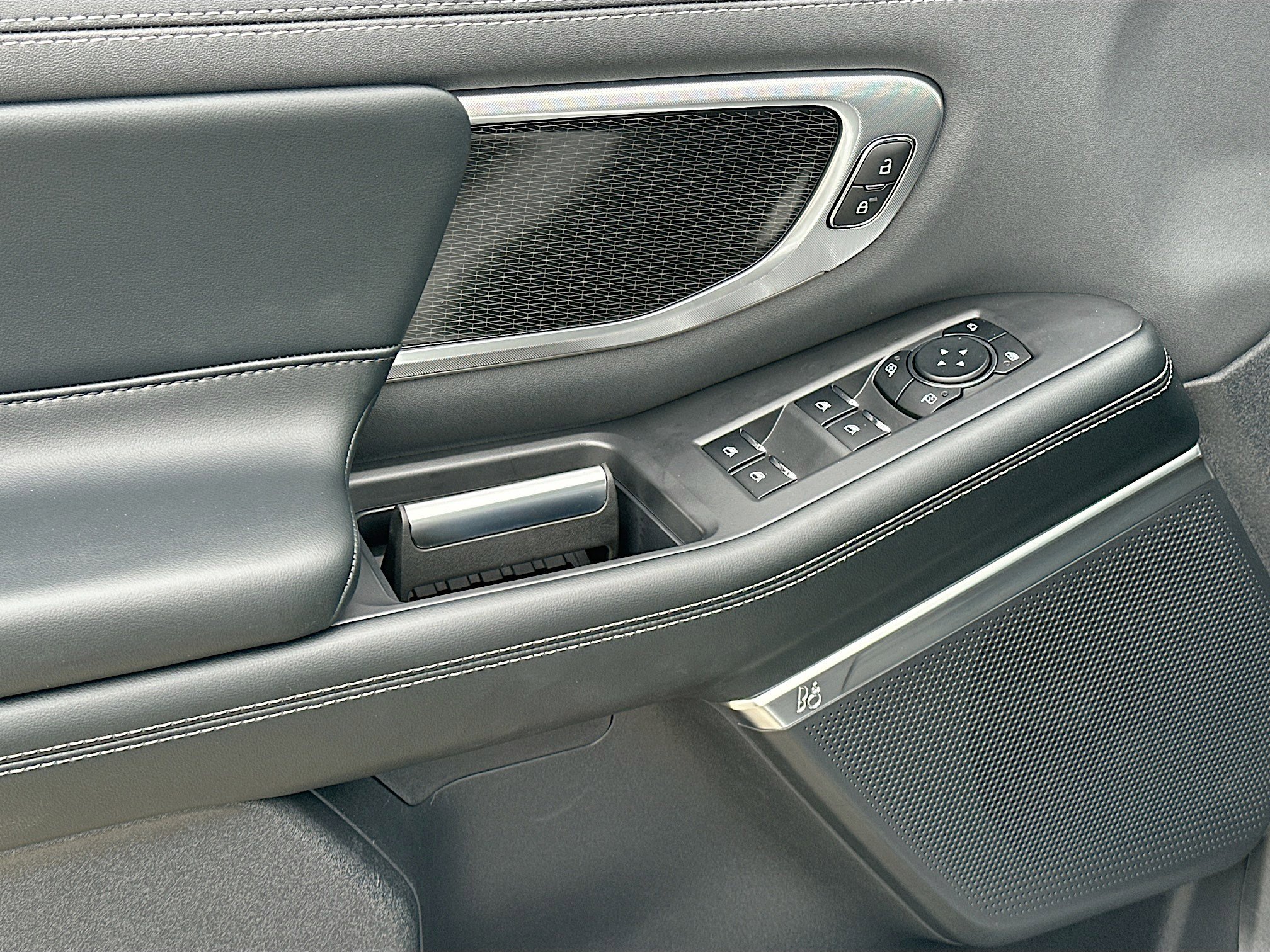 New 2025 Ford Expedition Platinum w/ Stealth Appearance Package image 13