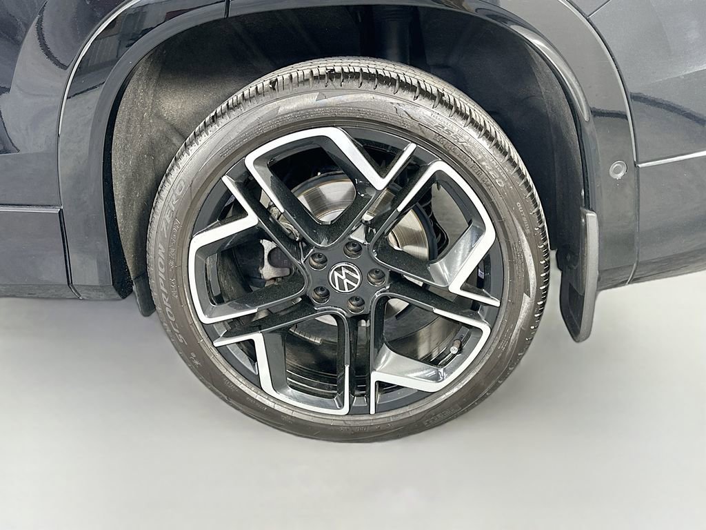 Used 2025 Volkswagen Tiguan SEL R-Line AWD/4WD image 34