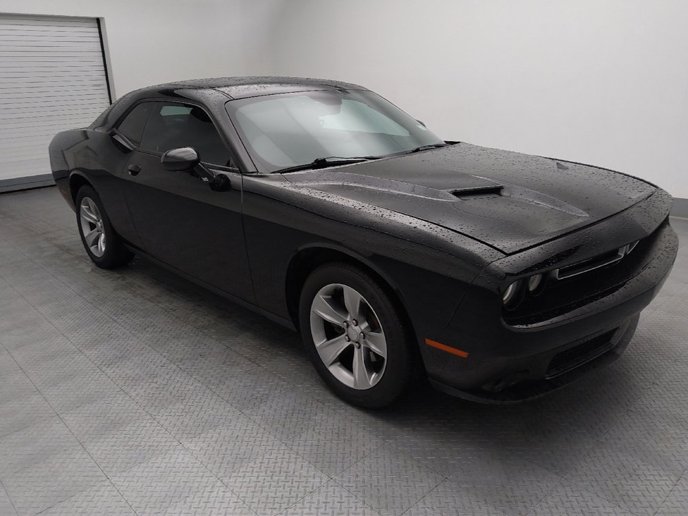 Used 2017 Dodge Challenger SXT RWD image 13