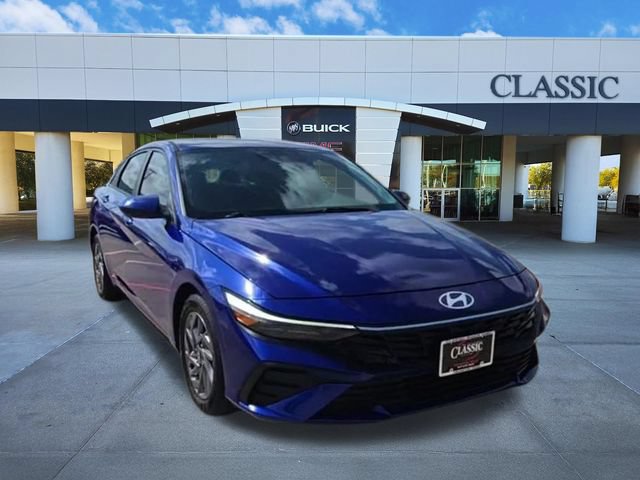 Used 2024 Hyundai Elantra SEL FWD image 2