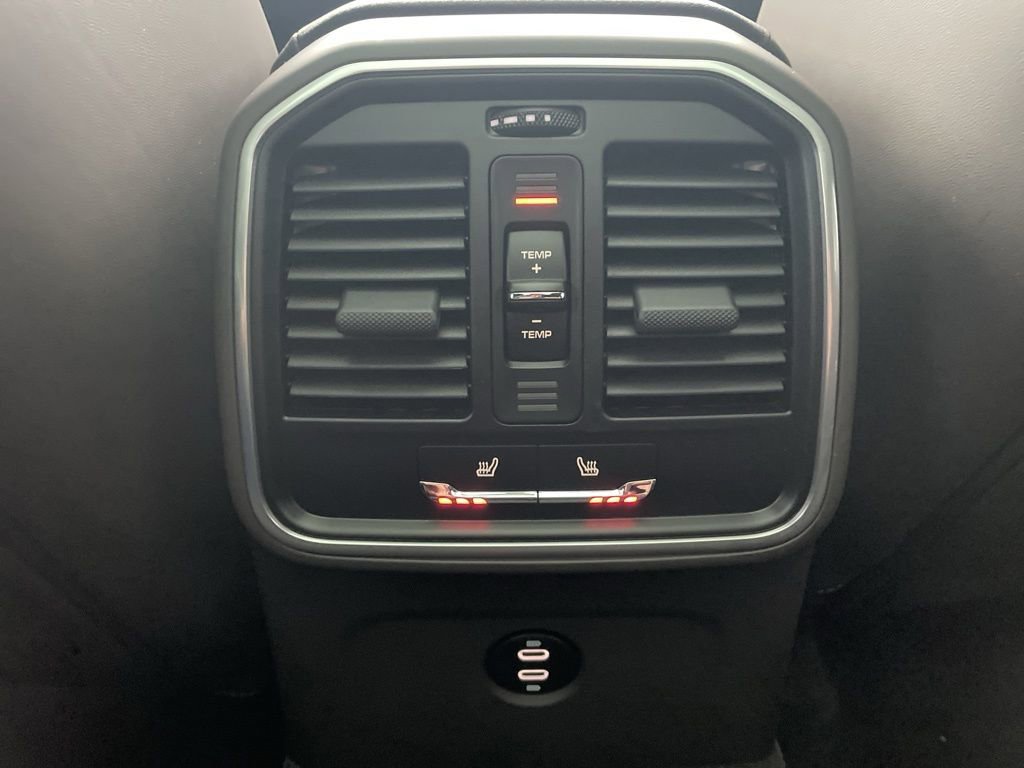 Certified 2025 Porsche Macan image 23