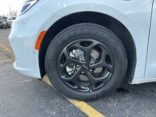 Certified 2024 Chrysler Pacifica Select image 23