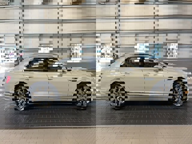 Used 2021 Bentley Flying Spur W12 image 4