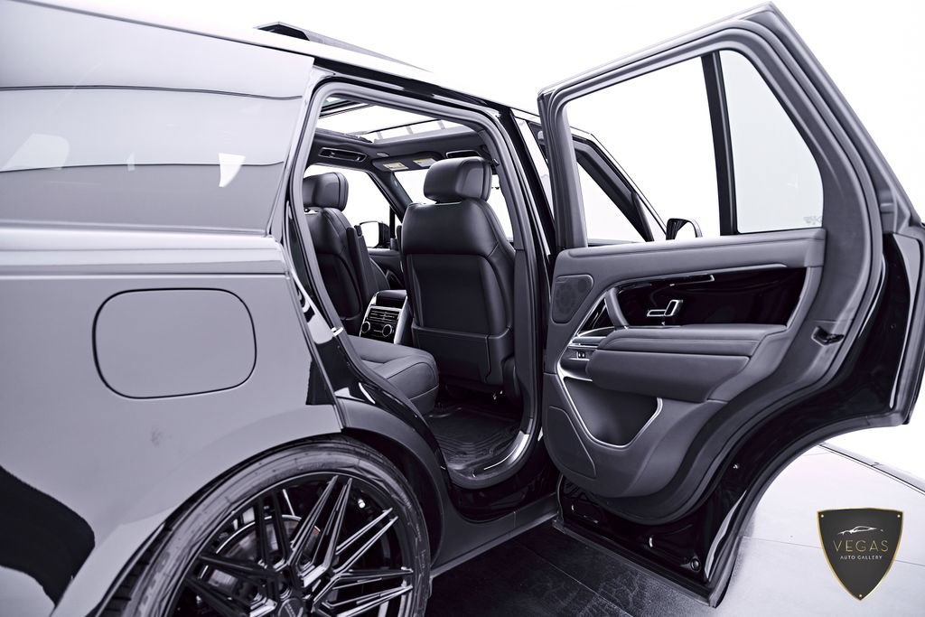 Used 2025 Land Rover Range Rover SE AWD/4WD image 32