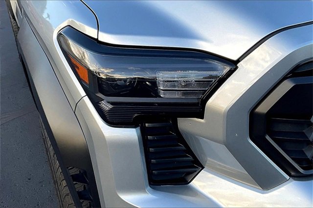 Used 2024 Toyota Tacoma TRD Off-Road image 28