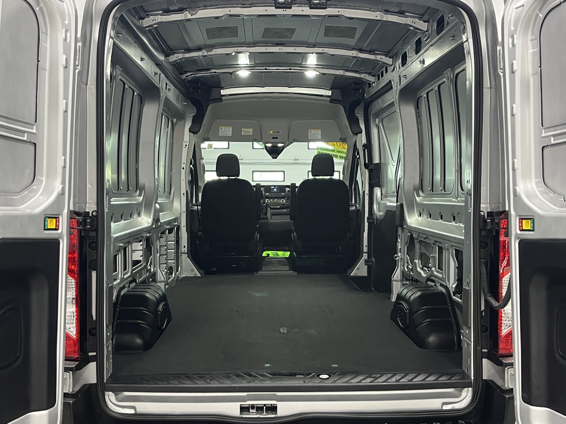 Used 2024 Ford Transit 250 148 Medium Roof RWD image 5