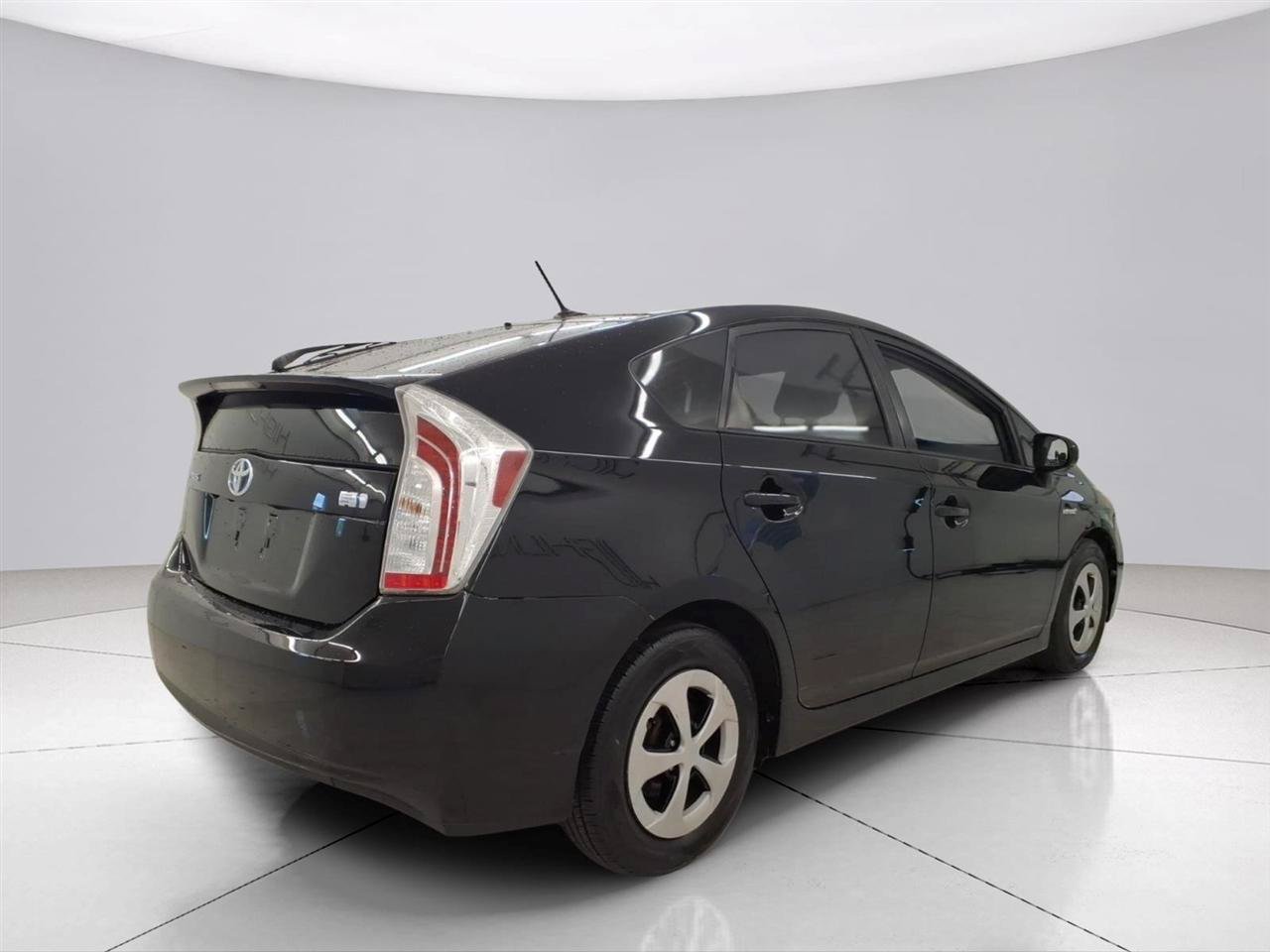 Used 2015 Toyota Prius Four FWD image 4