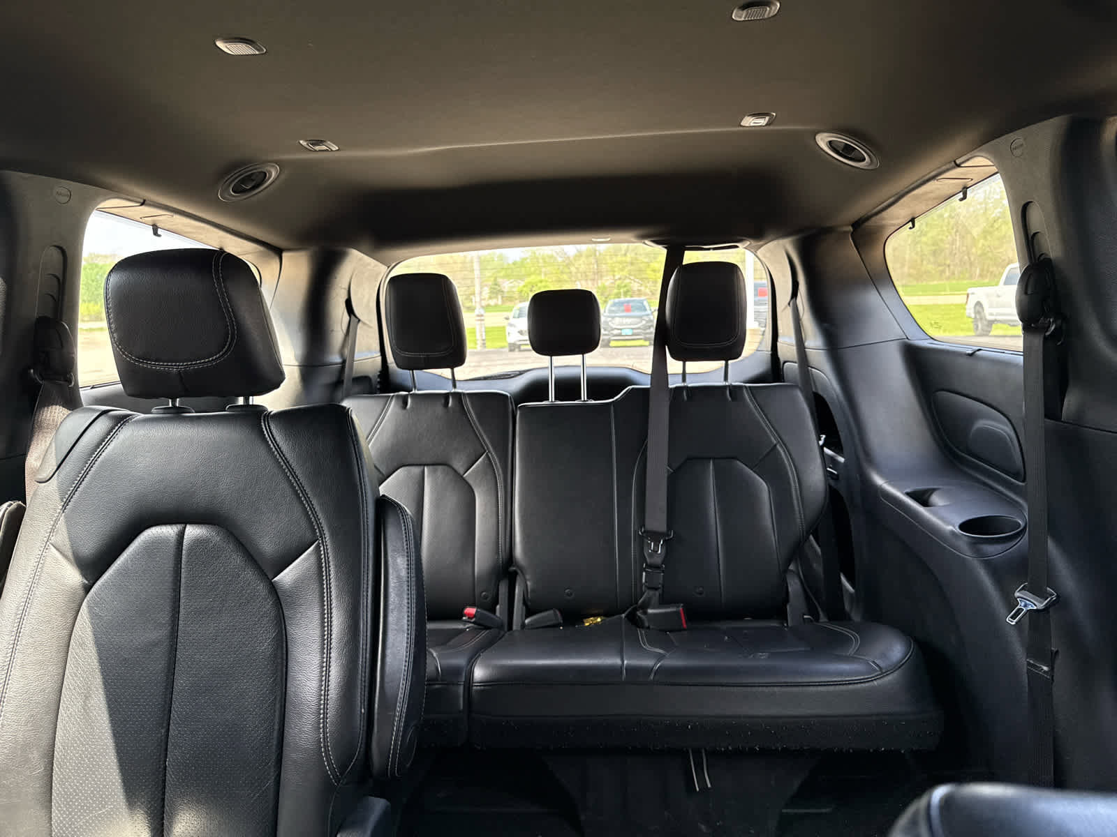 Used 2018 Chrysler Pacifica Touring-L w/ S Appearance Package image 9