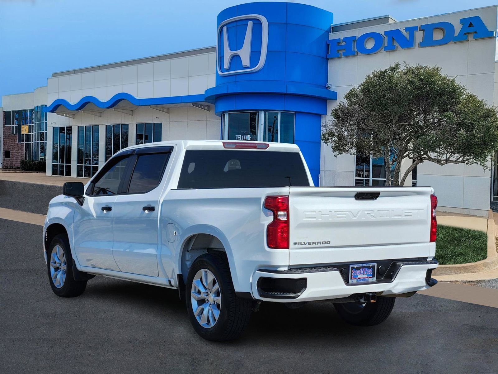 Used 2022 Chevrolet Silverado 1500 Custom image 4