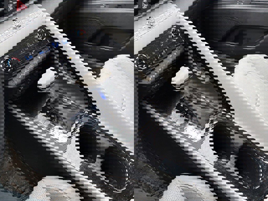 Certified 2022 Hyundai Elantra Limited image 28