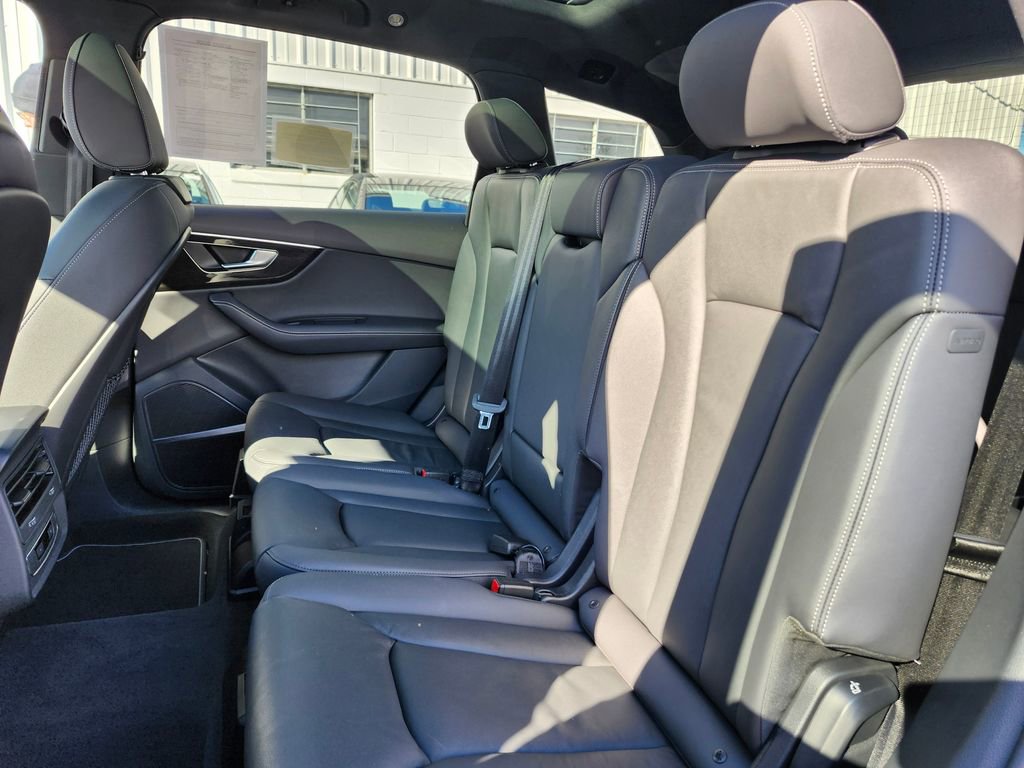 Certified 2025 Audi Q7 3.0T Premium Plus image 11
