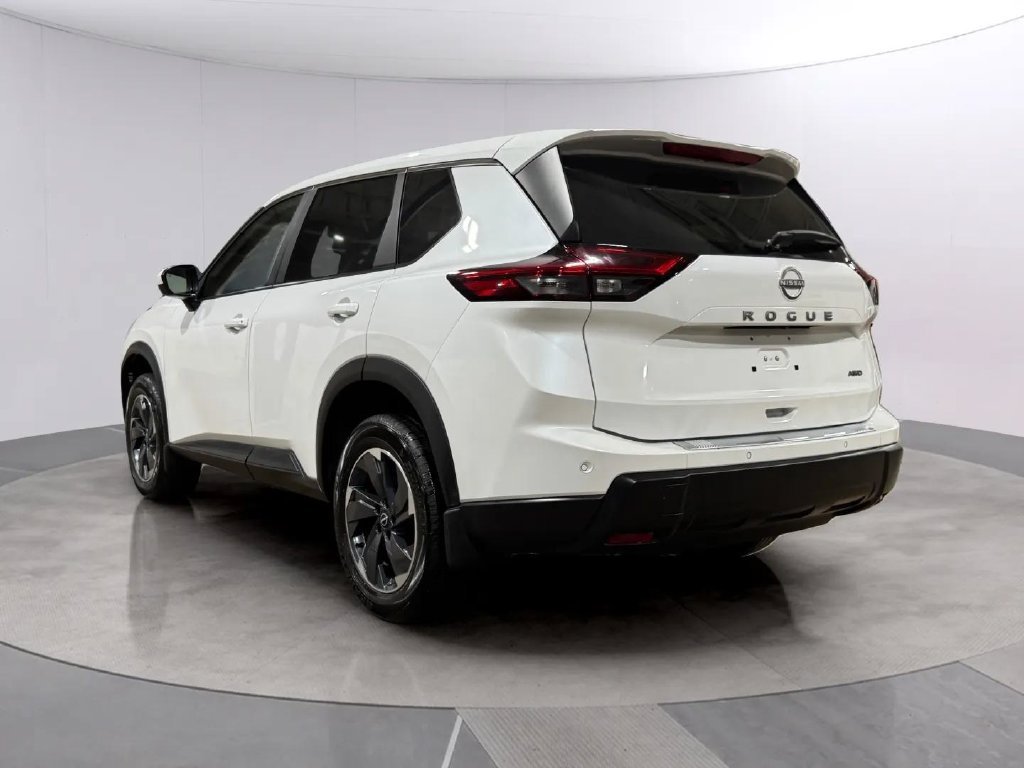 Certified 2026 Nissan Rogue SV AWD/4WD image 5