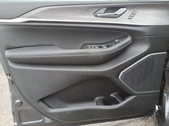 New 2026 Jeep Grand Cherokee L Limited image 10
