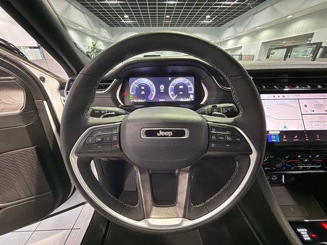 Used 2024 Jeep Grand Cherokee L Limited w/ Luxury Tech Group II image 17