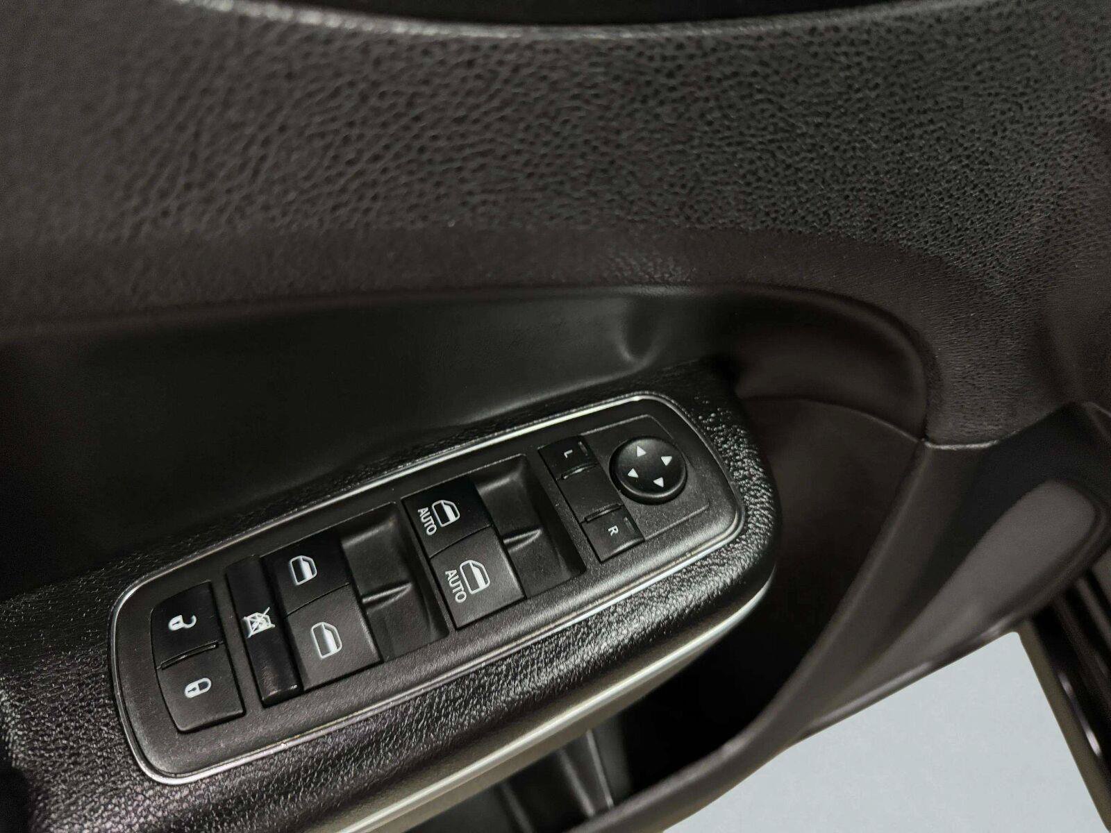 Used 2022 Chrysler 300 Touring w/ Sport Appearance Package RWD image 21