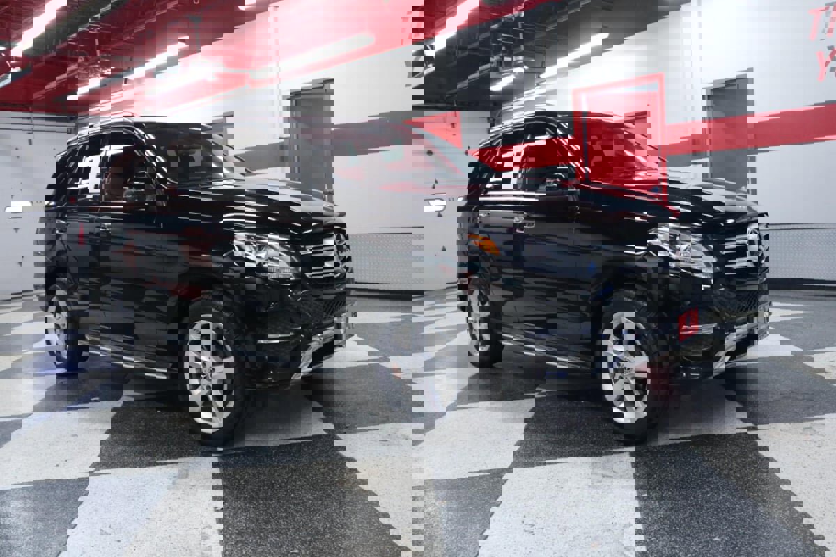 Used 2018 Mercedes-Benz GLE 350 4MATIC SUV w/ Premium 1 Package image 2