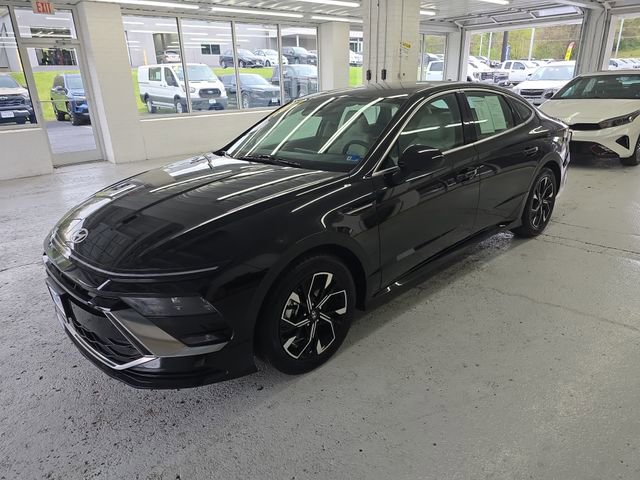 Used 2025 Hyundai Sonata SEL FWD image 2
