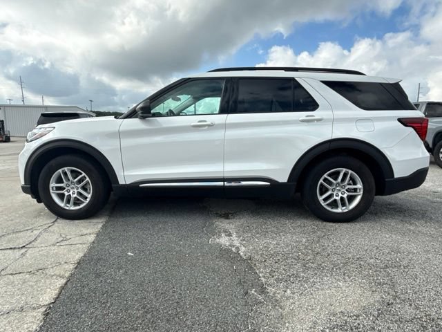 Used 2025 Ford Explorer Active w/ Active Comfort Package RWD image 2