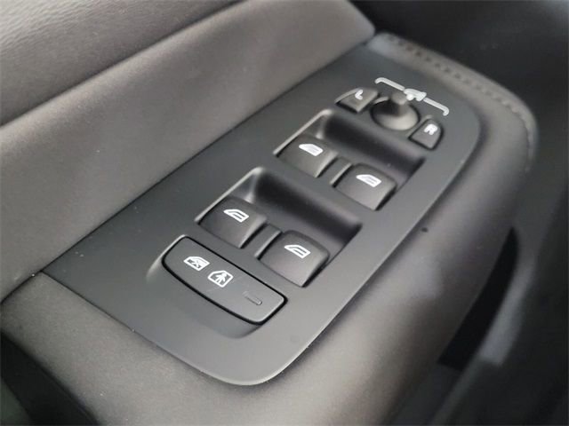 Certified 2026 Volvo XC60 B5 Plus w/ Protection Package Premier image 32